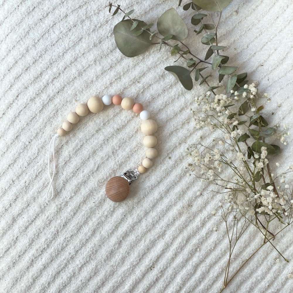 ✨HP✨Neutral Silicone and Wood Bead Pacifier/Teether Clip - Picture 1 of 6